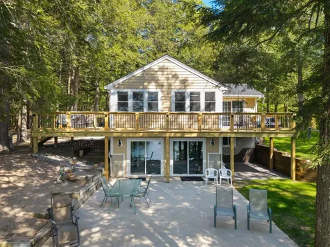 33 E Shore Drive Limerick ME 04048