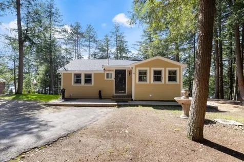 33 E Shore Drive Limerick ME 04048