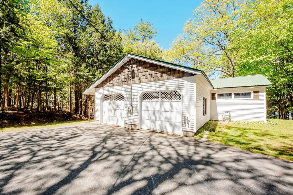 18 Briggs Lane Livermore ME 04253