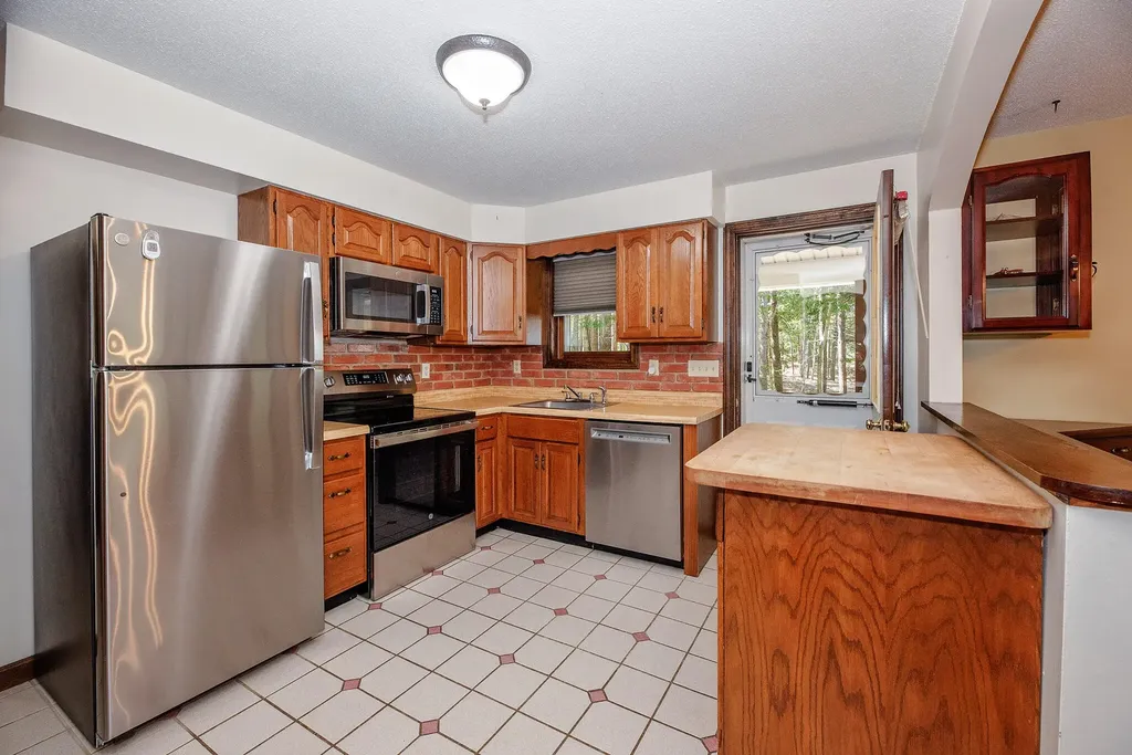 18 Briggs Lane Livermore ME 04253
