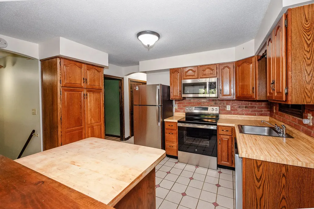 18 Briggs Lane Livermore ME 04253