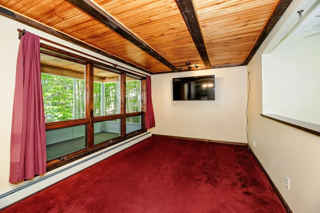 18 Briggs Lane Livermore ME 04253