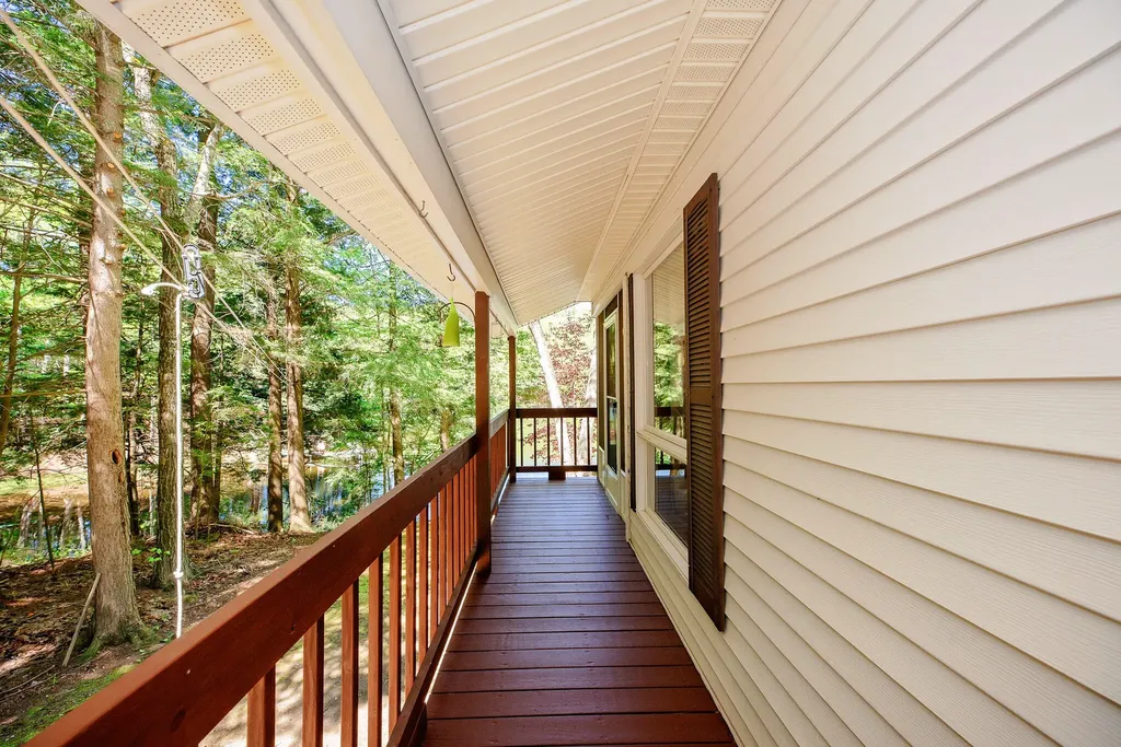18 Briggs Lane Livermore ME 04253