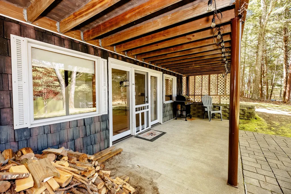 18 Briggs Lane Livermore ME 04253