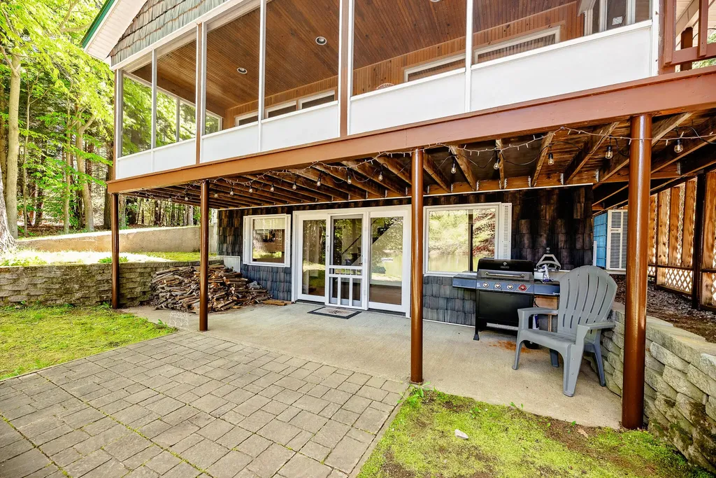 18 Briggs Lane Livermore ME 04253