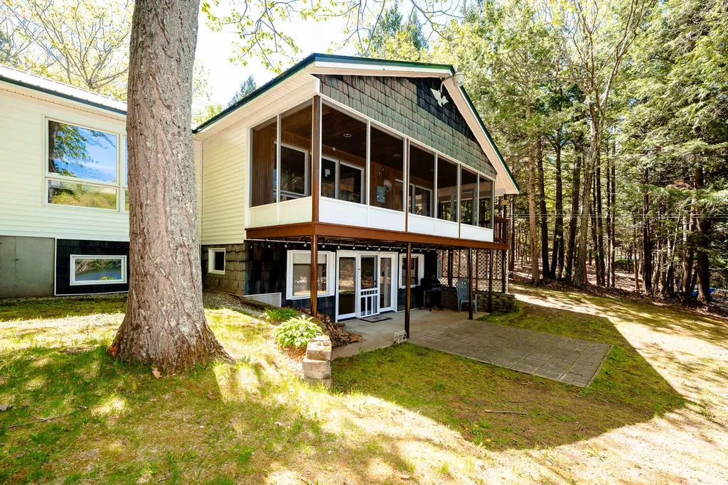 18 Briggs Lane Livermore ME 04253