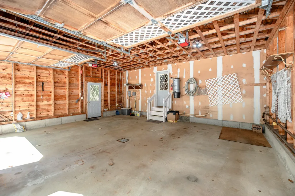 18 Briggs Lane Livermore ME 04253
