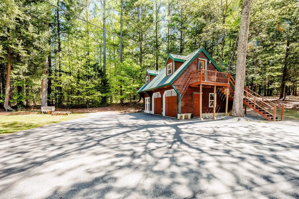 18 Briggs Lane Livermore ME 04253