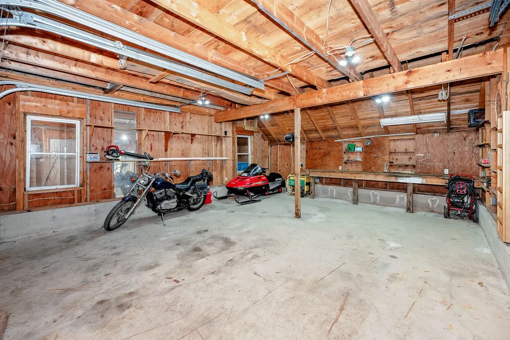 18 Briggs Lane Livermore ME 04253
