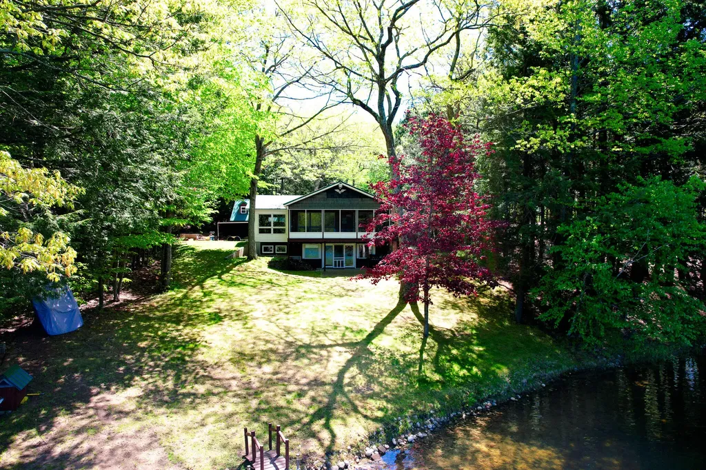 18 Briggs Lane Livermore ME 04253