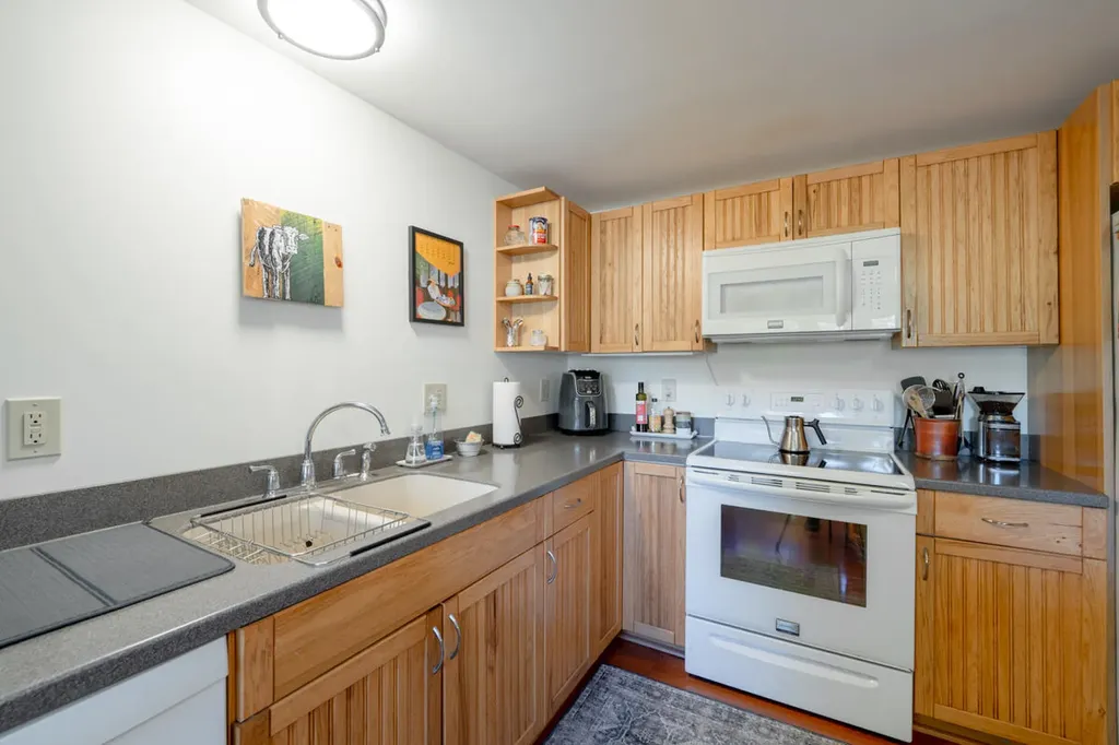 67 Winter Street Topsham ME 04086