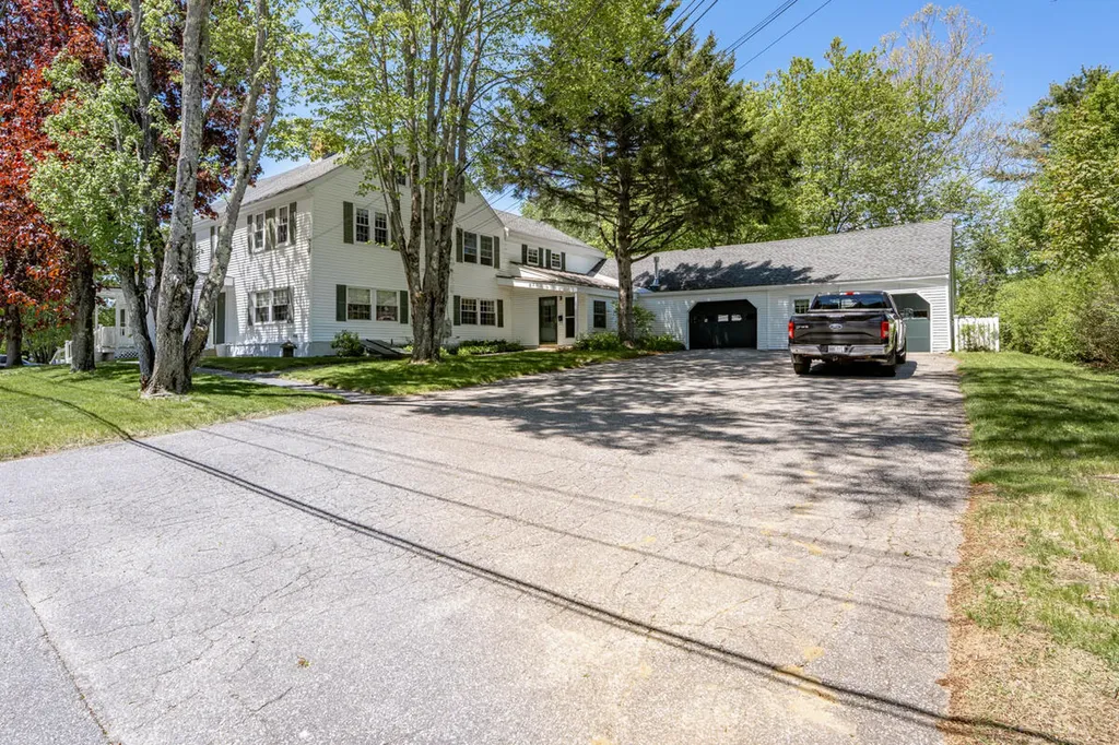 67 Winter Street Topsham ME 04086