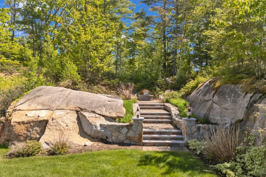 27 Ranger Lane Arundel ME 04046