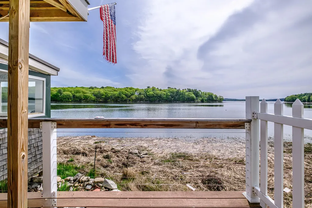 6 Egret Point Phippsburg ME 04562