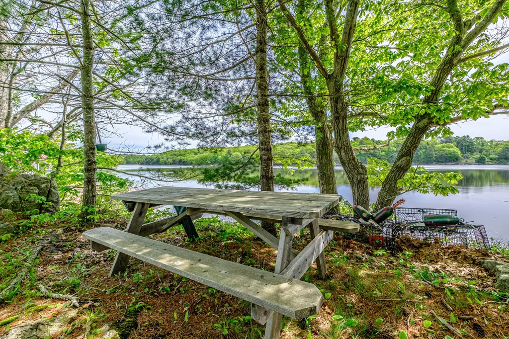 6 Egret Point Phippsburg ME 04562