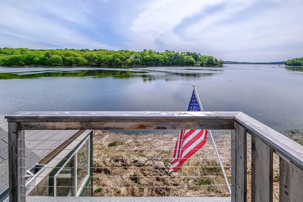 6 Egret Point Phippsburg ME 04562