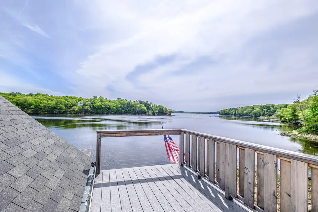 6 Egret Point Phippsburg ME 04562