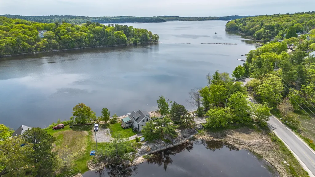 6 Egret Point Phippsburg ME 04562