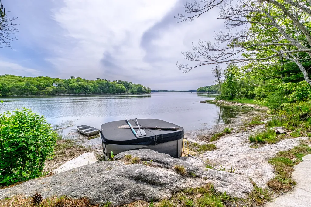 6 Egret Point Phippsburg ME 04562