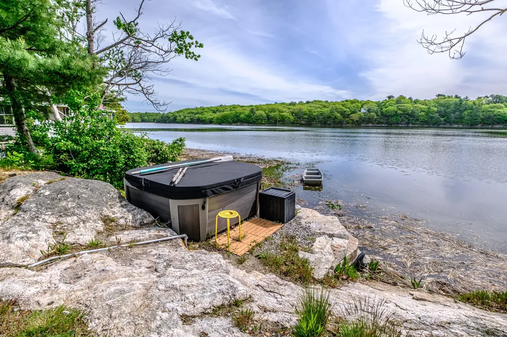 6 Egret Point Phippsburg ME 04562