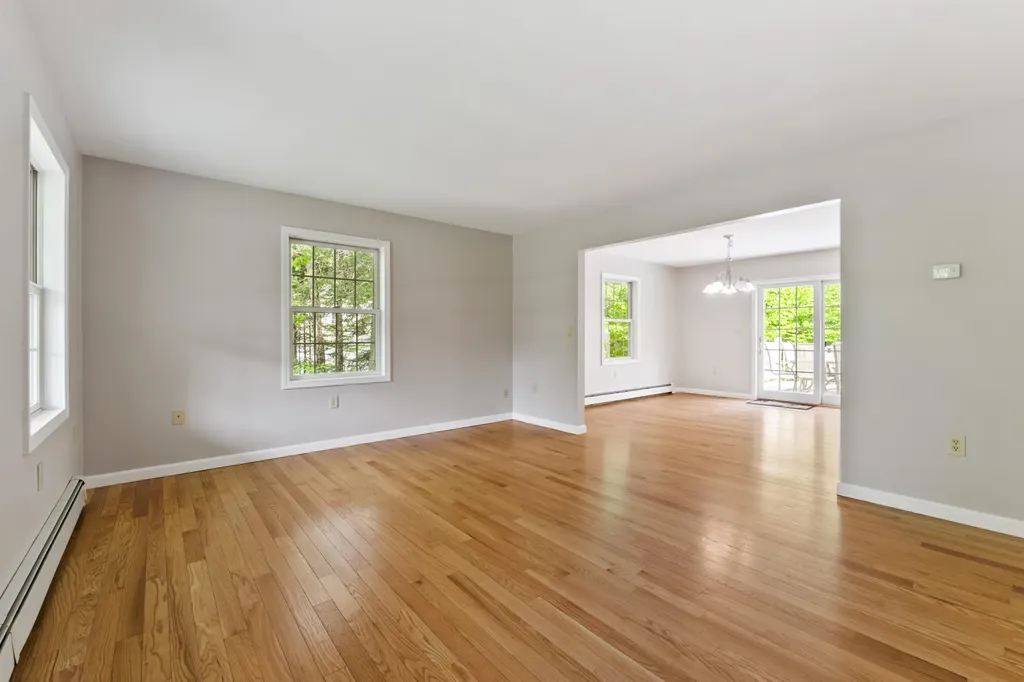 9 Tyrawley Road Farmingdale ME 04344