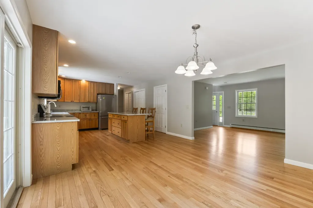 9 Tyrawley Road Farmingdale ME 04344
