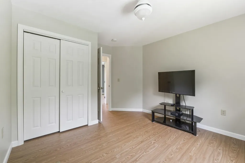 9 Tyrawley Road Farmingdale ME 04344