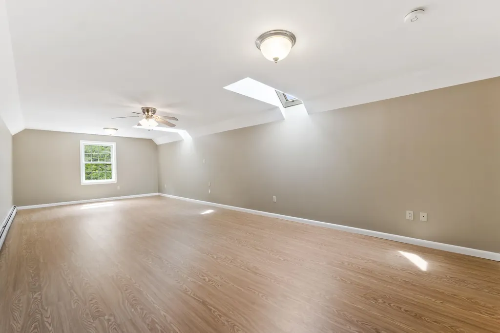 9 Tyrawley Road Farmingdale ME 04344