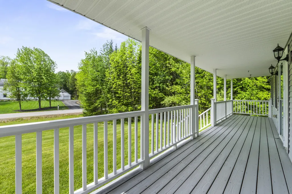 9 Tyrawley Road Farmingdale ME 04344