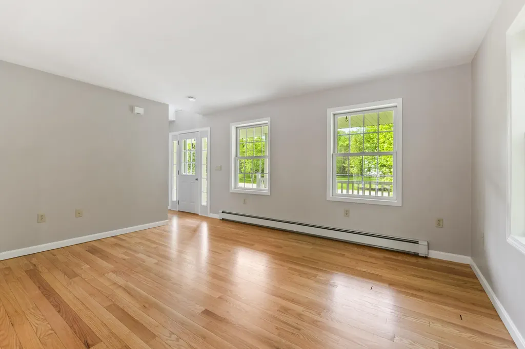9 Tyrawley Road Farmingdale ME 04344