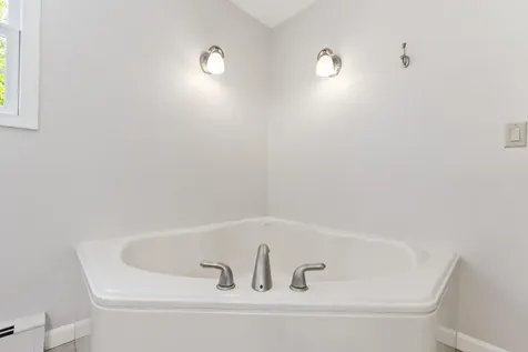 9 Tyrawley Road Farmingdale ME 04344