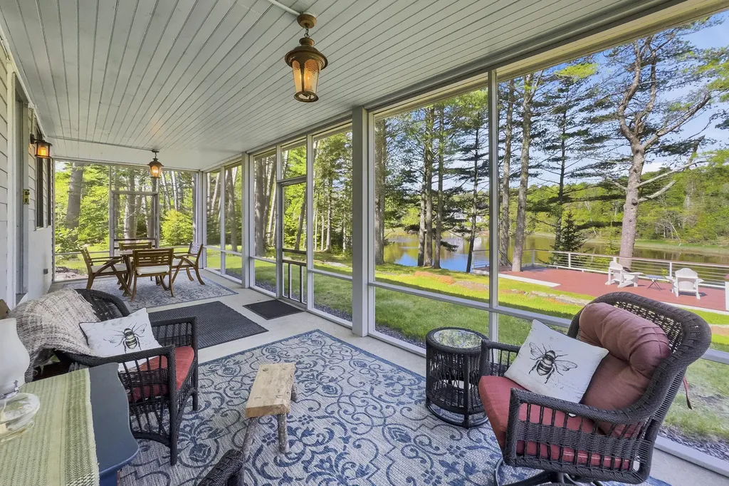 36 Snowdeal Lane South Thomaston ME 04858
