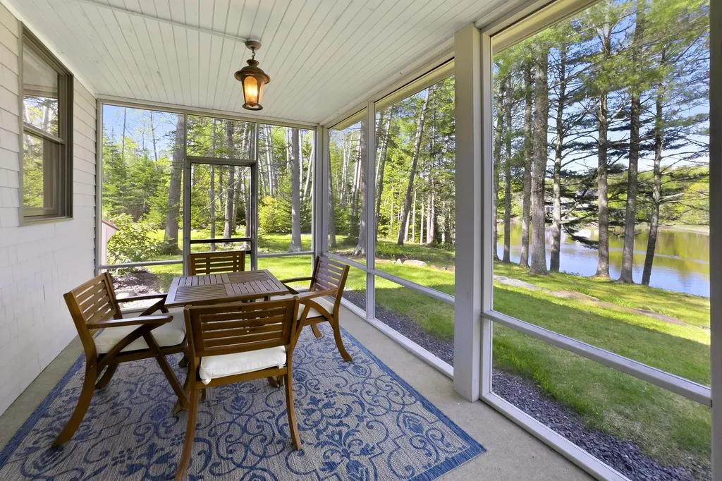 36 Snowdeal Lane South Thomaston ME 04858