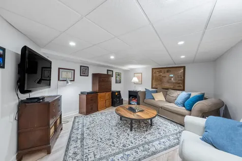36 Snowdeal Lane South Thomaston ME 04858