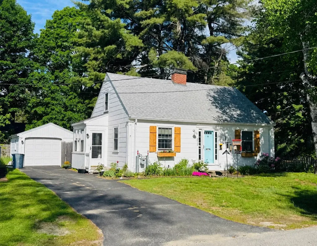 32 Gillander Avenue Auburn ME 04210
