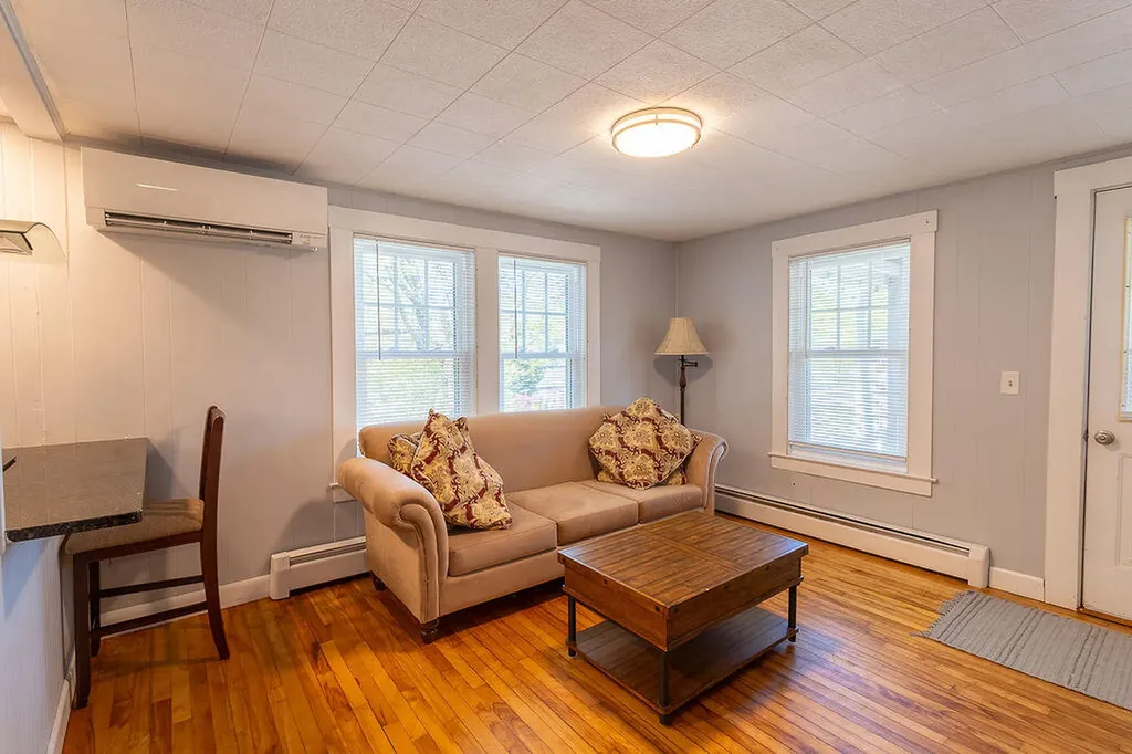 56 Bow Street Freeport ME 04032
