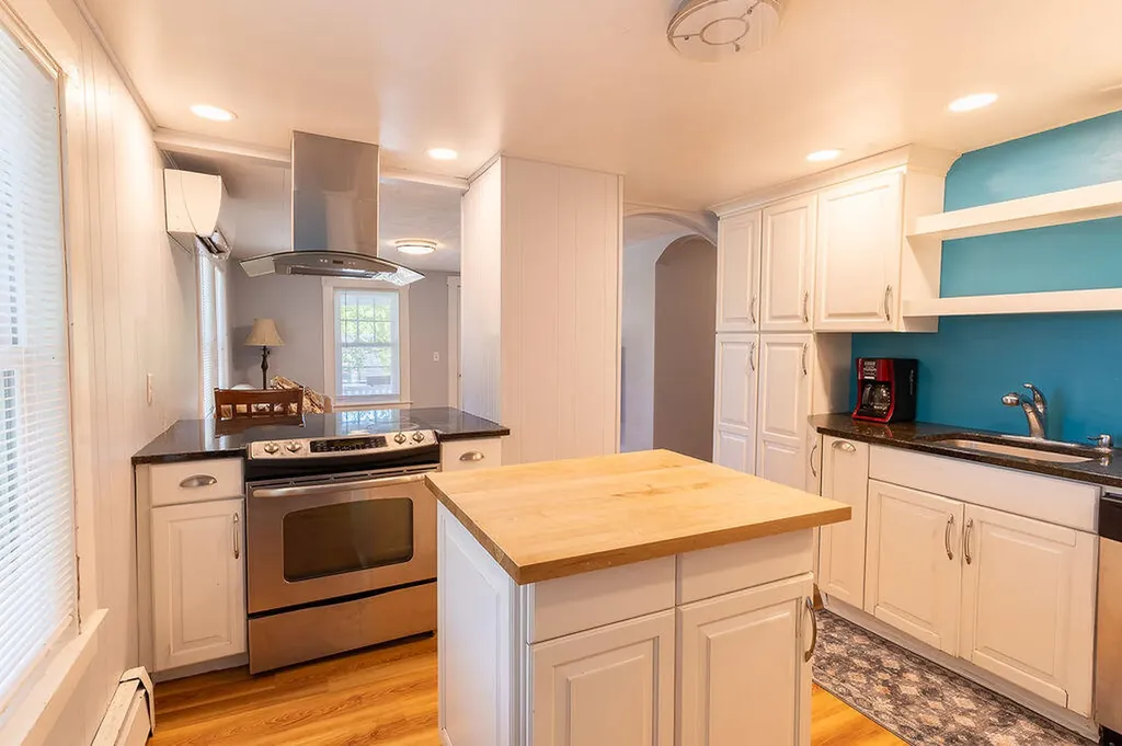 56 Bow Street Freeport ME 04032