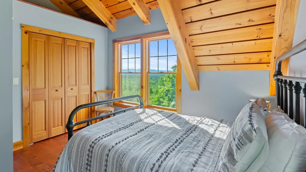 81 Hillside Lane Sweden ME 04040