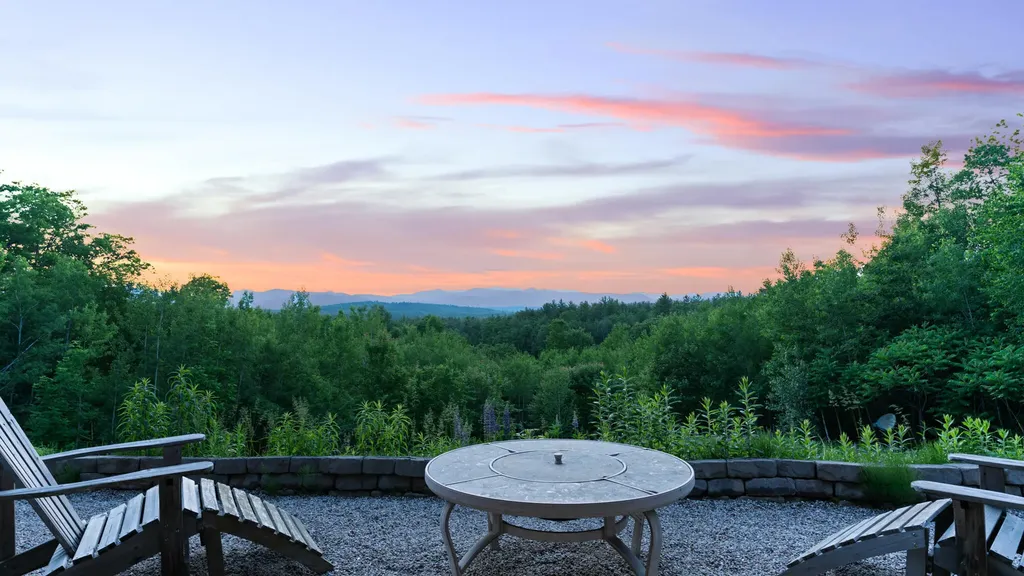 81 Hillside Lane Sweden ME 04040