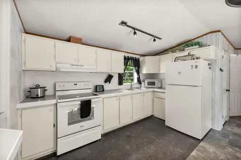 516 E Pond Road Nobleboro ME 04555