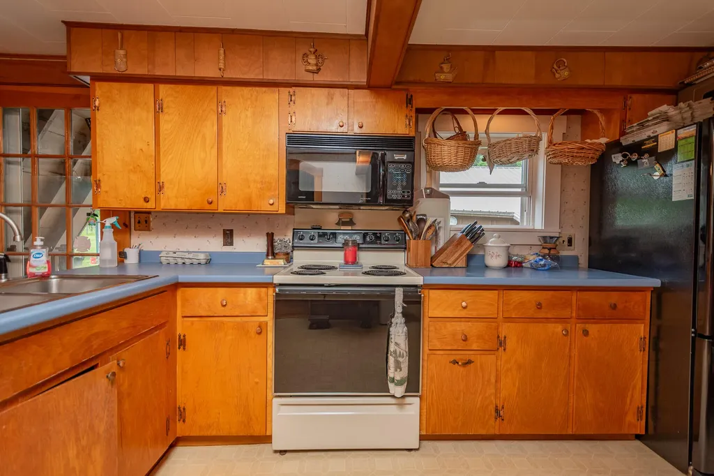 26 Chadbourne Road Harmony ME 04942