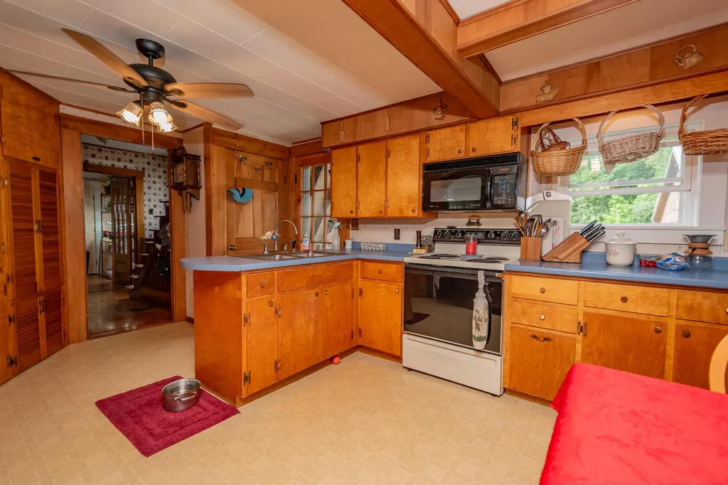 26 Chadbourne Road Harmony ME 04942