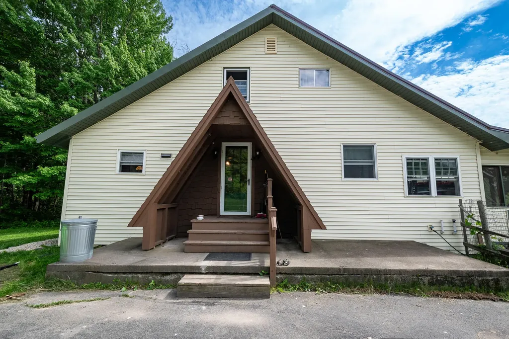 26 Chadbourne Road Harmony ME 04942