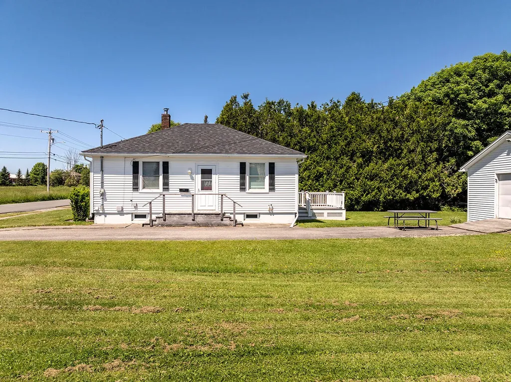 34 Thatcher Street Thomaston ME 04861