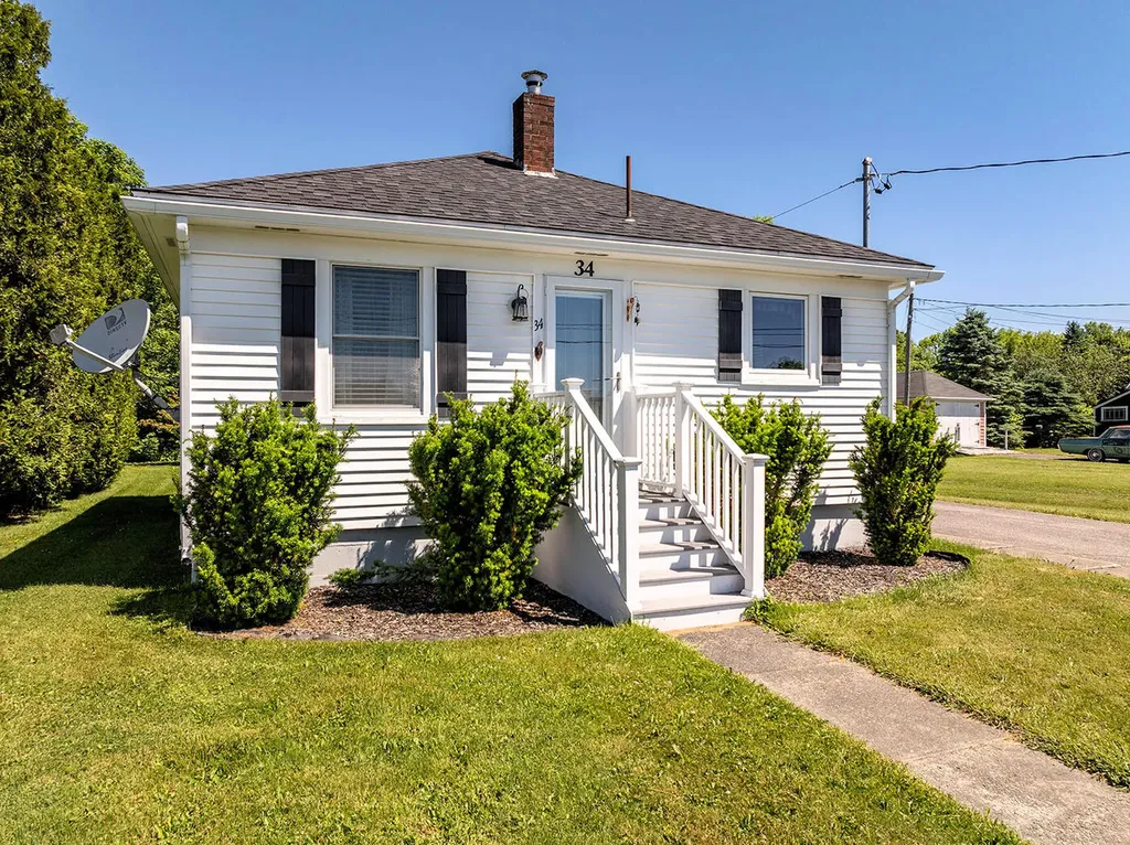 34 Thatcher Street Thomaston ME 04861