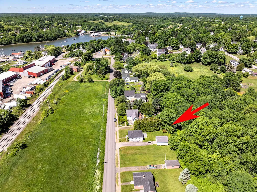 34 Thatcher Street Thomaston ME 04861