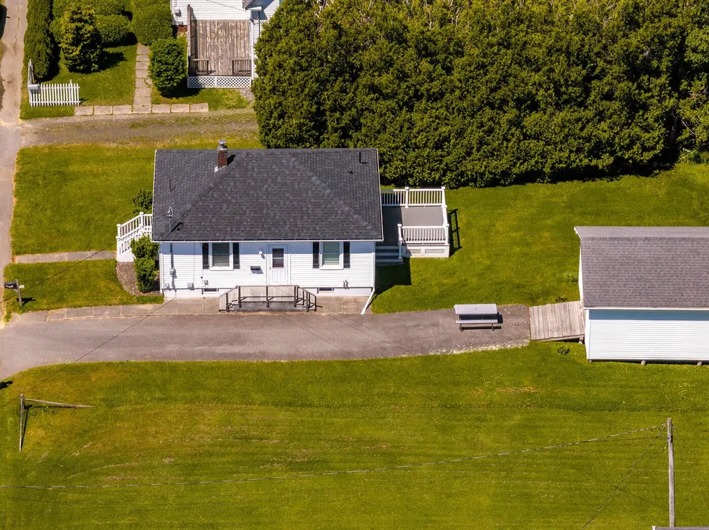 34 Thatcher Street Thomaston ME 04861
