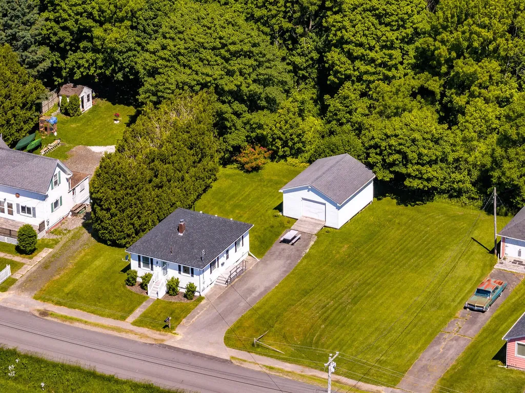 34 Thatcher Street Thomaston ME 04861