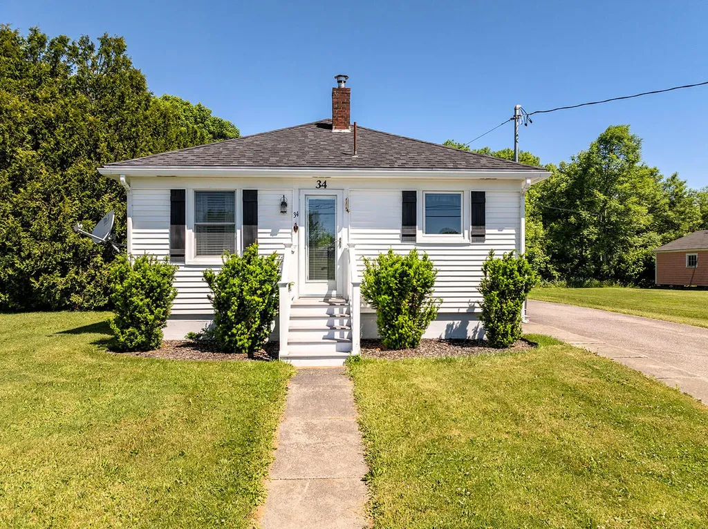 34 Thatcher Street Thomaston ME 04861