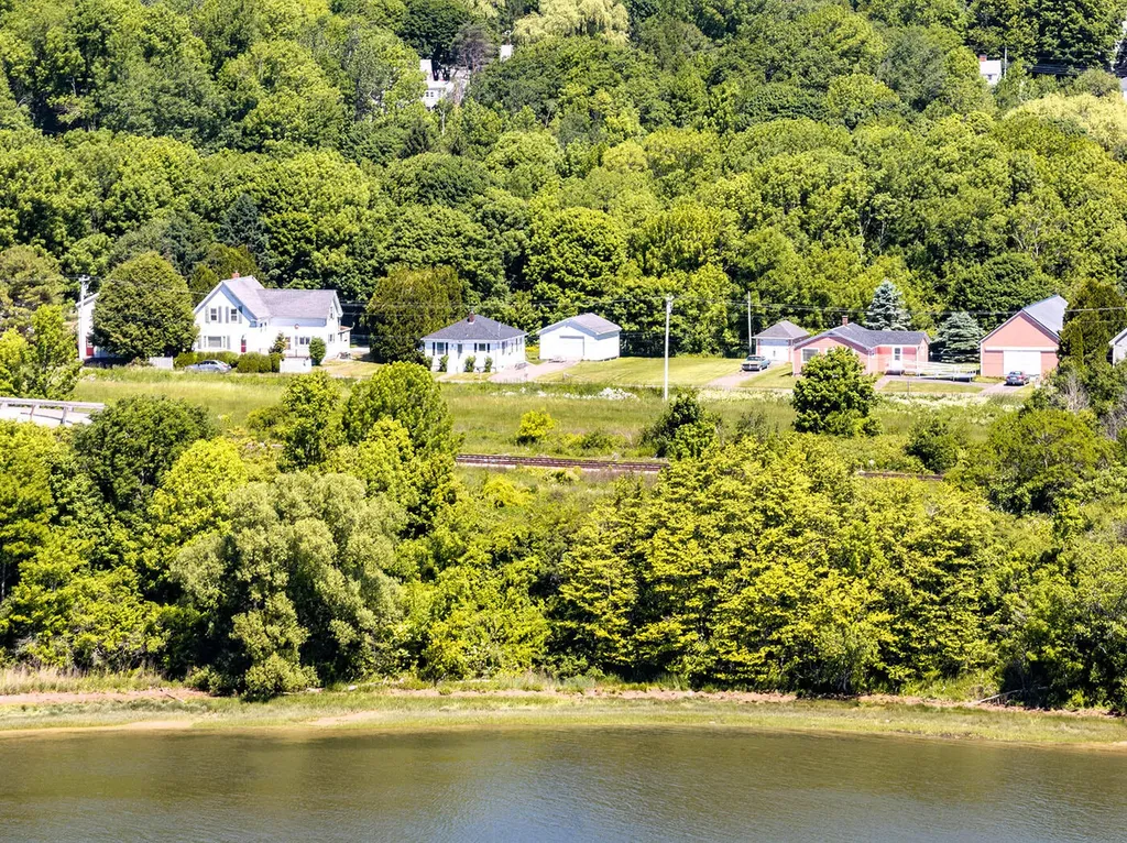 34 Thatcher Street Thomaston ME 04861